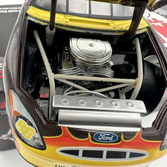 Dale Jarrett #88 UPS Race the Truck Flames 2001 NASCAR Mac Tools 1 24 ACTION - Picture 6 of 8